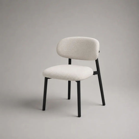 Gepolsterter Esszimmerstuhl aus Bouclé und Stahl, Cremeweiß/Schwarz, 54 × 58 × 78 cm